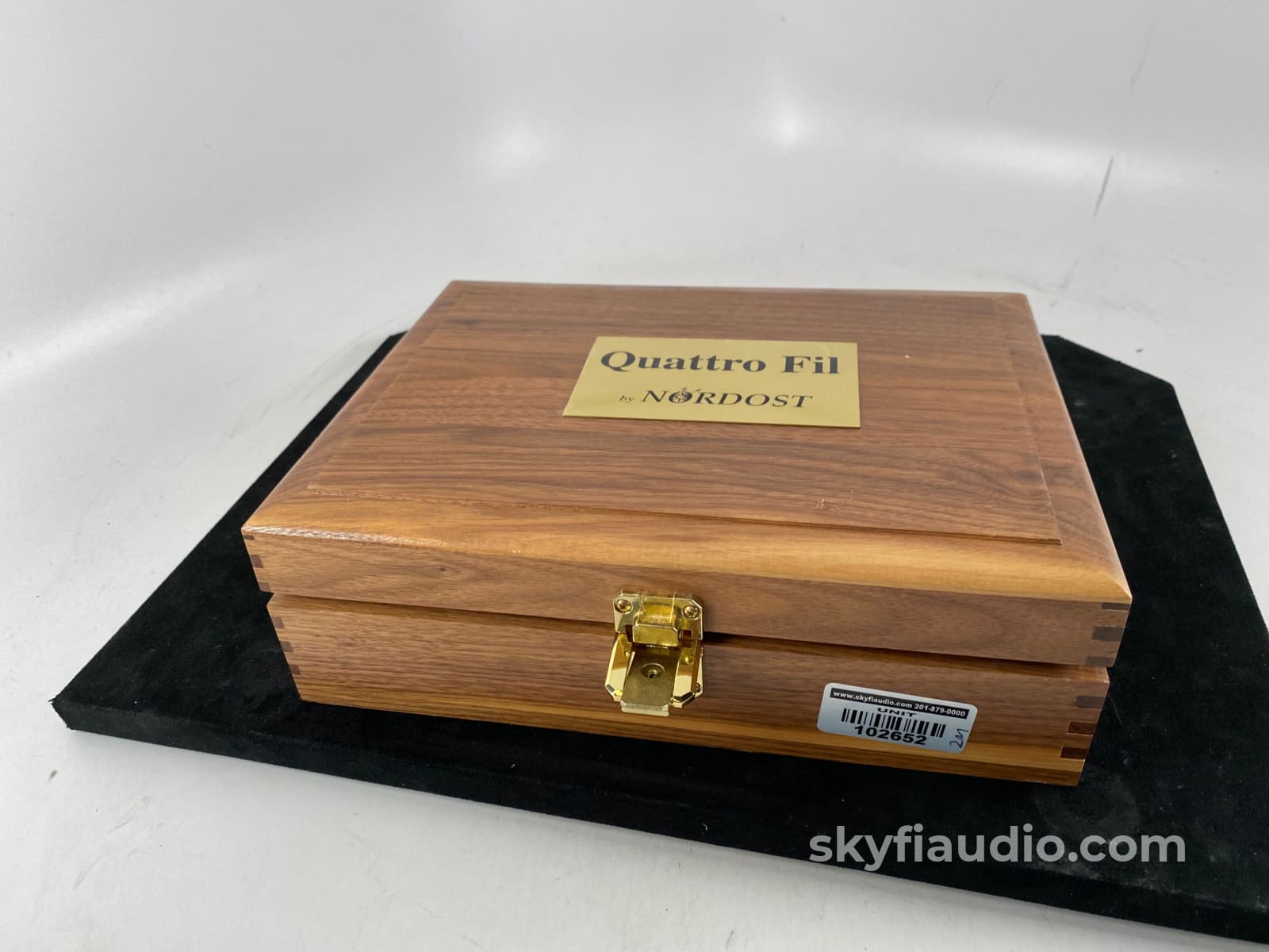 Nordost Blue Heaven Analog Rca Interconnects W/Nordost Wood Case - 2M Cables