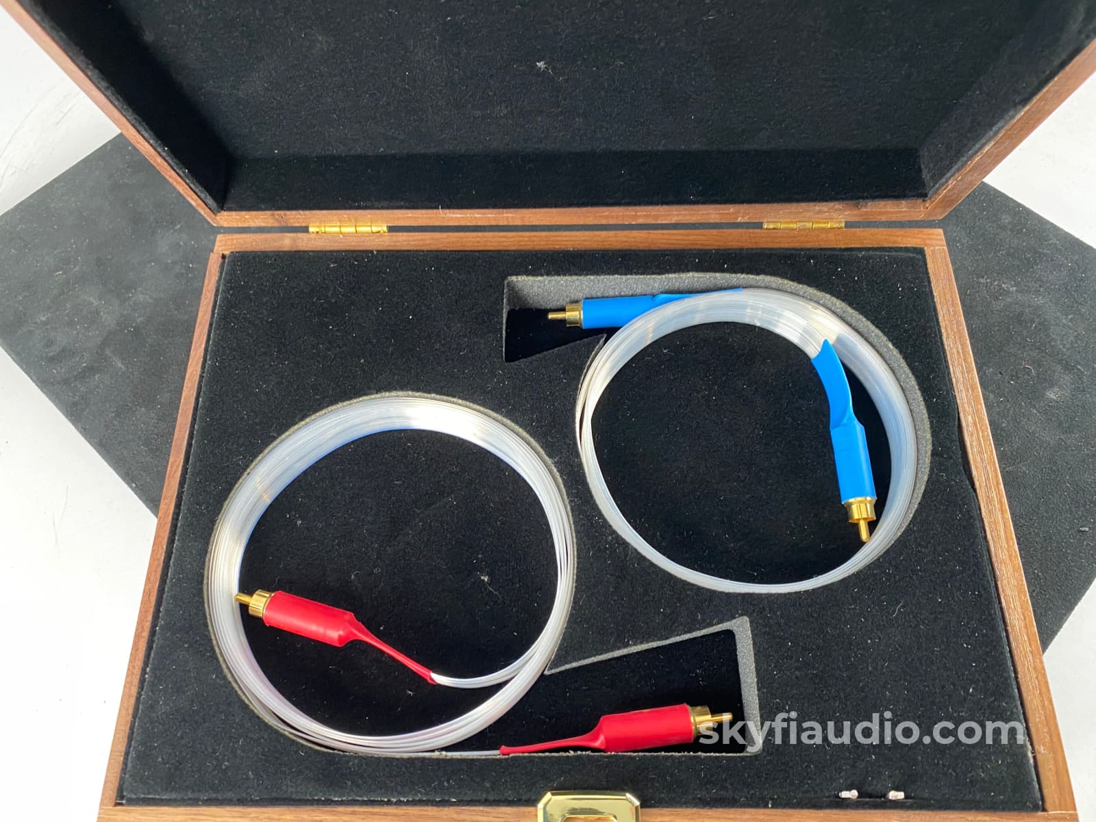 Nordost Blue Heaven Analog Rca Interconnects W/Nordost Wood Case - 2M Cables