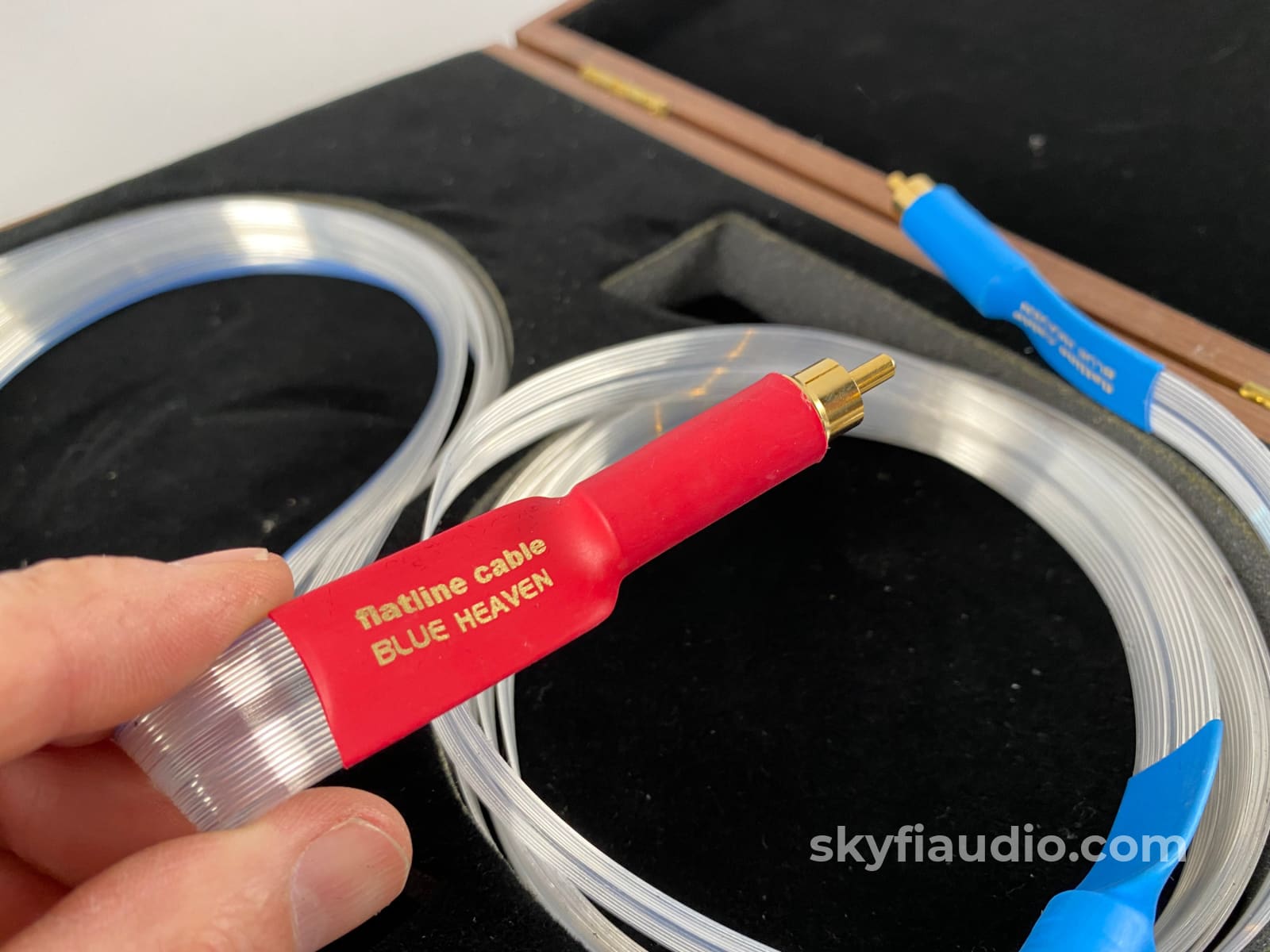 Nordost Blue Heaven Analog Rca Interconnects W/Nordost Wood Case - 2M Cables