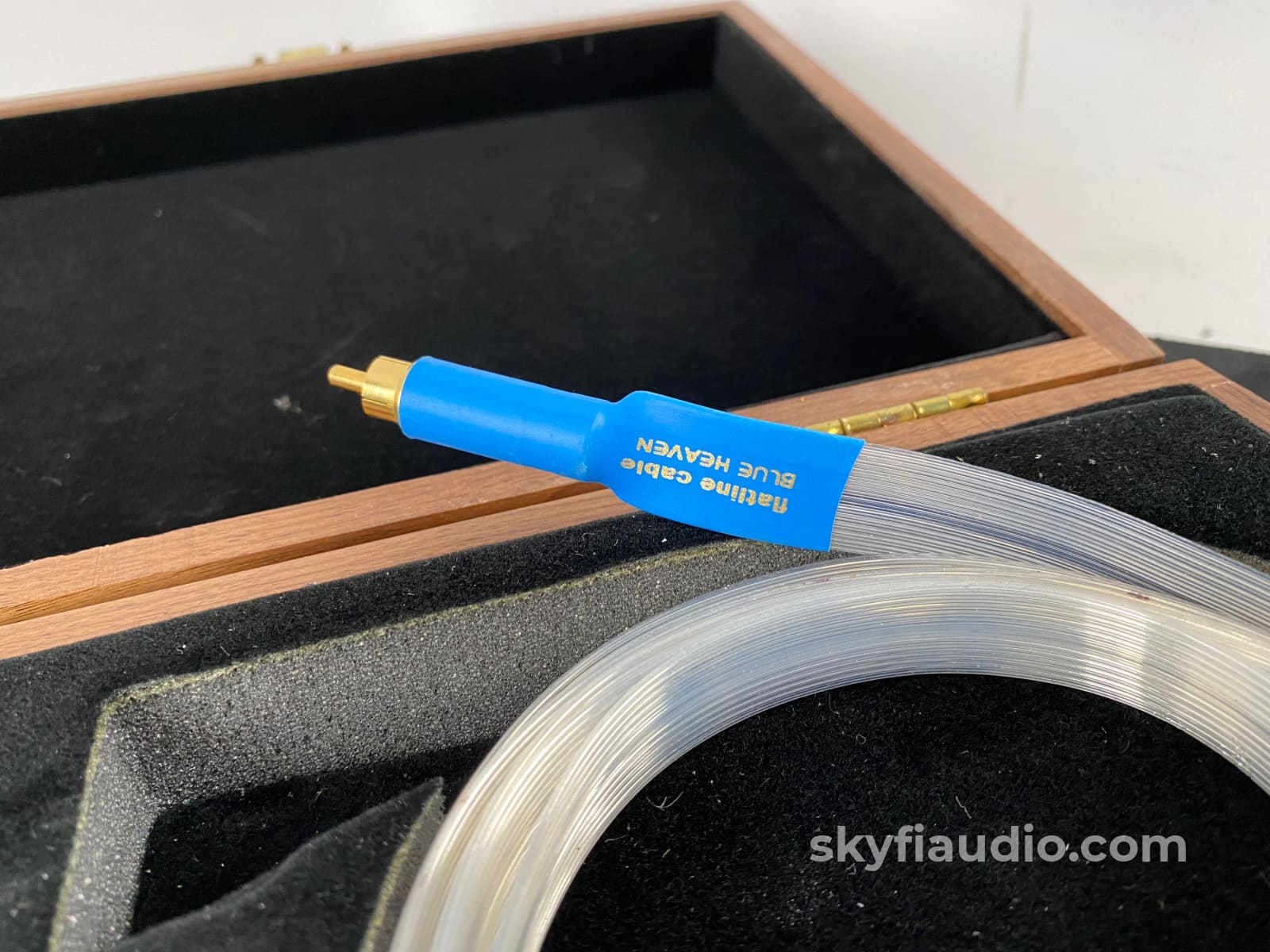 Nordost Blue Heaven Analog Rca Interconnects W/Nordost Wood Case - 2M Cables