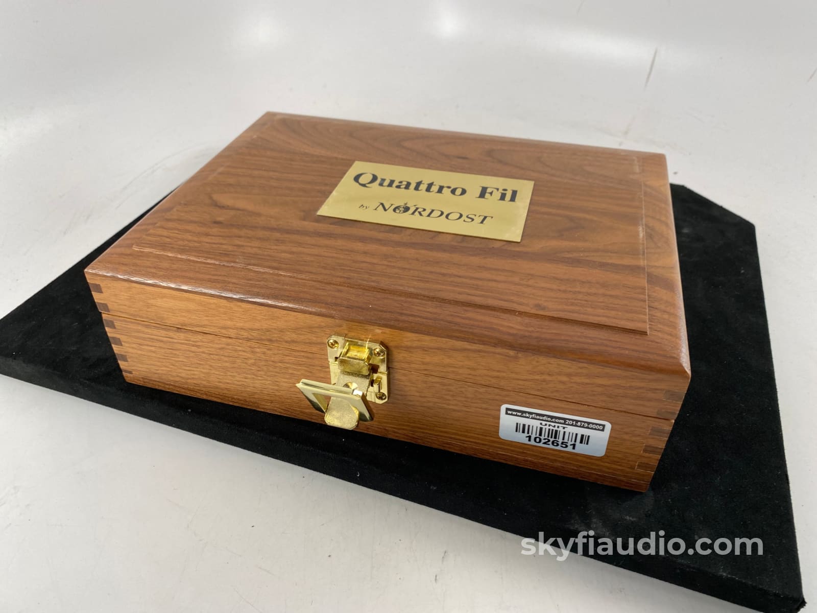 Nordost Leif Series - Red Dawn Rca Interconnects With Wood Case 2M Cables