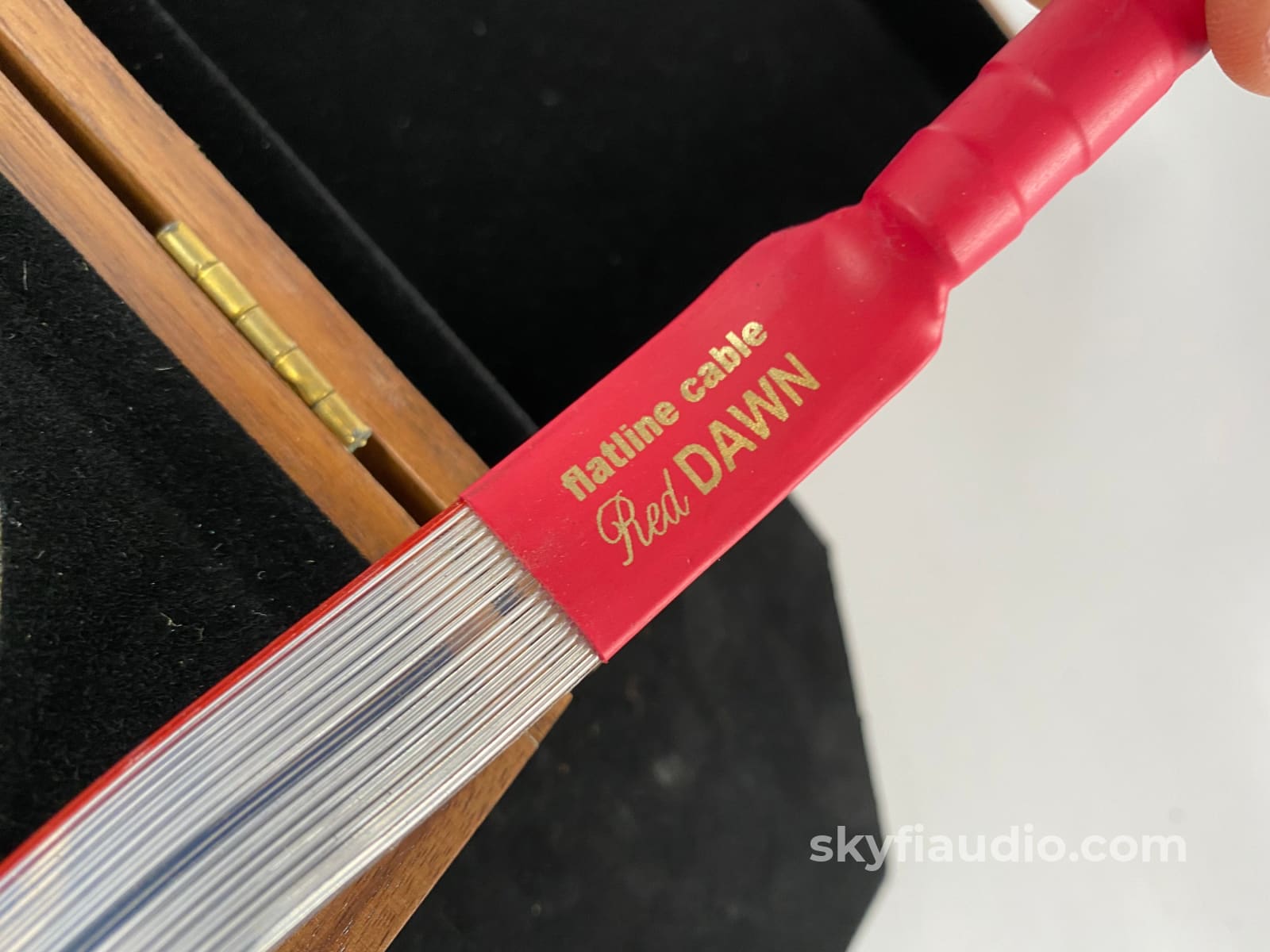 Nordost Leif Series - Red Dawn Rca Interconnects With Wood Case 2M Cables