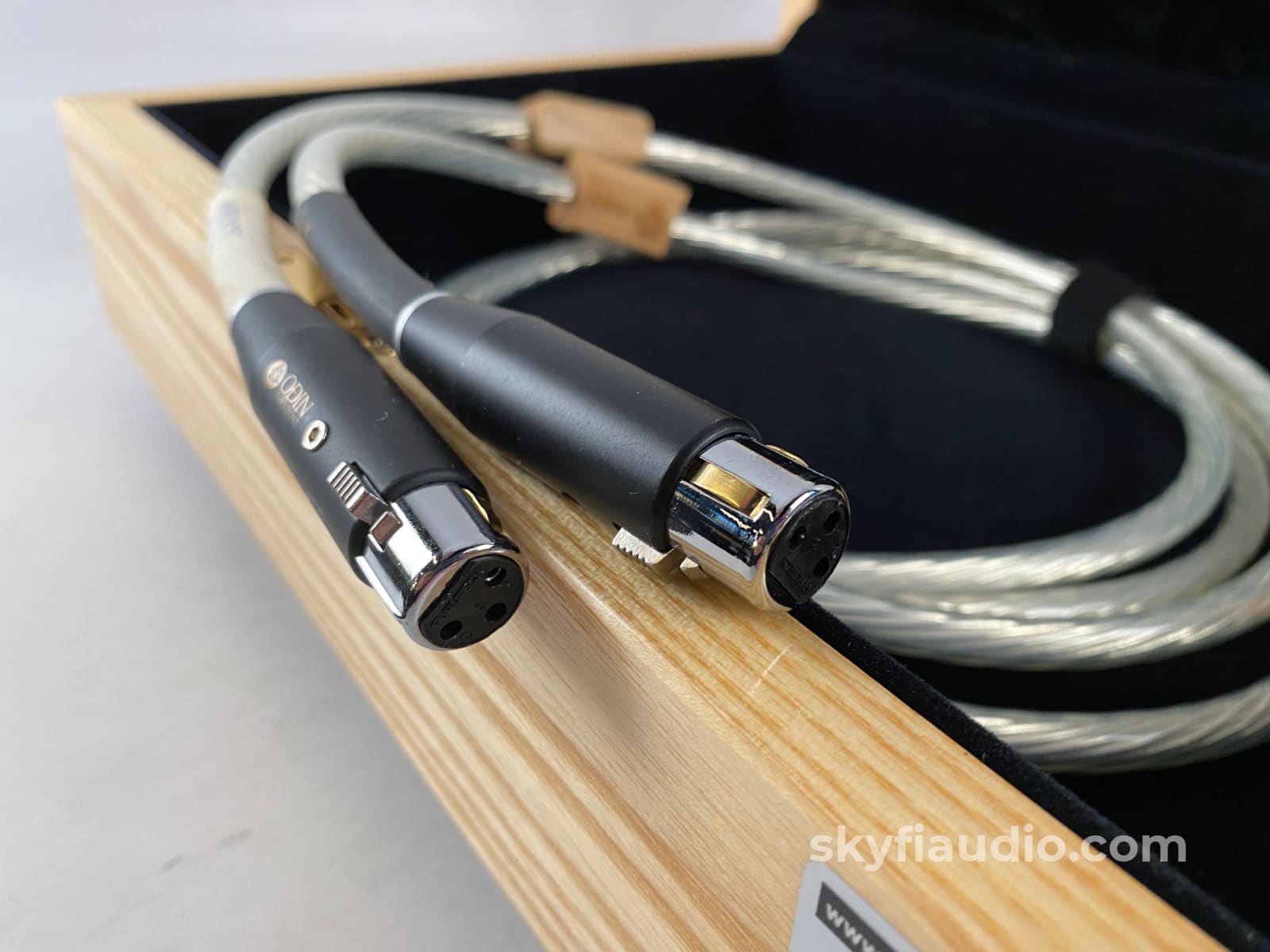 Nordost Odin Supreme Reference Xlr Audio Interconnects - Original Wood Case 1.75M Cables