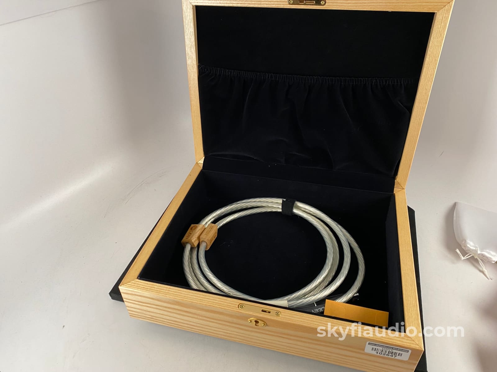 Nordost Odin Supreme Reference Xlr Audio Interconnects - Original Wood Case 1.75M Cables