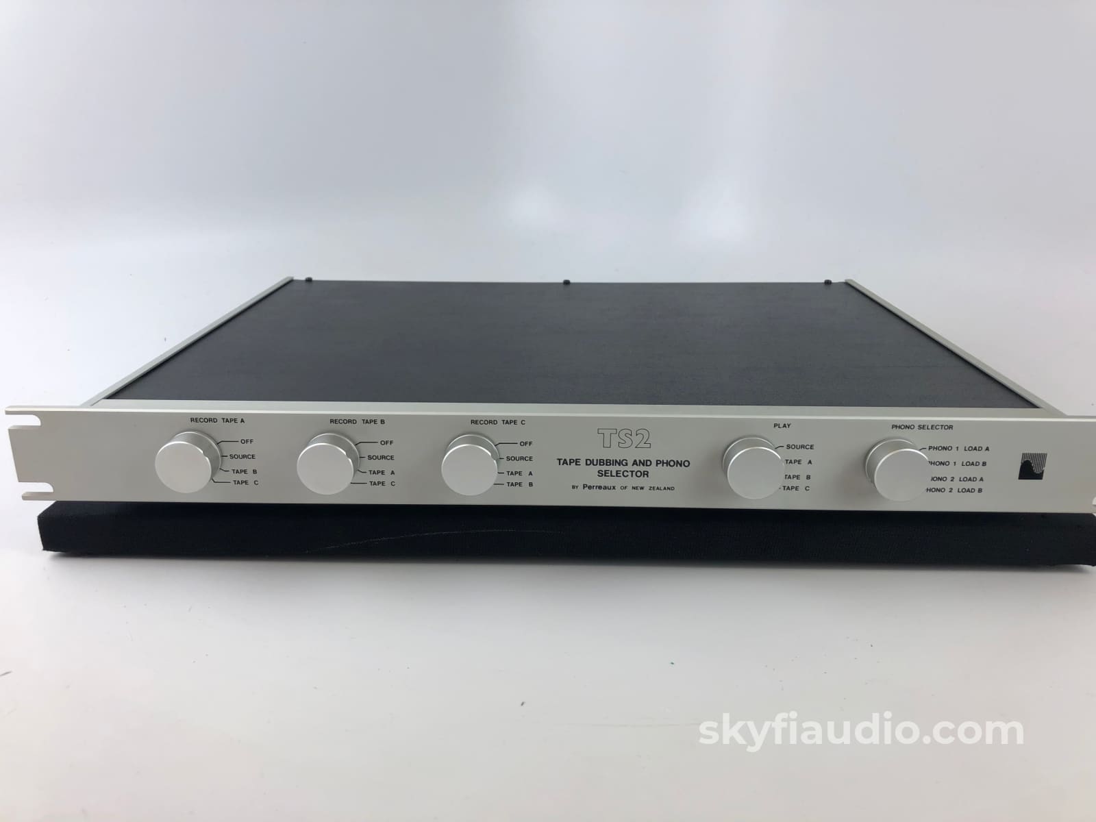 Perreaux Ts2 Tape Dubbing And Phono Selector Preamplifier
