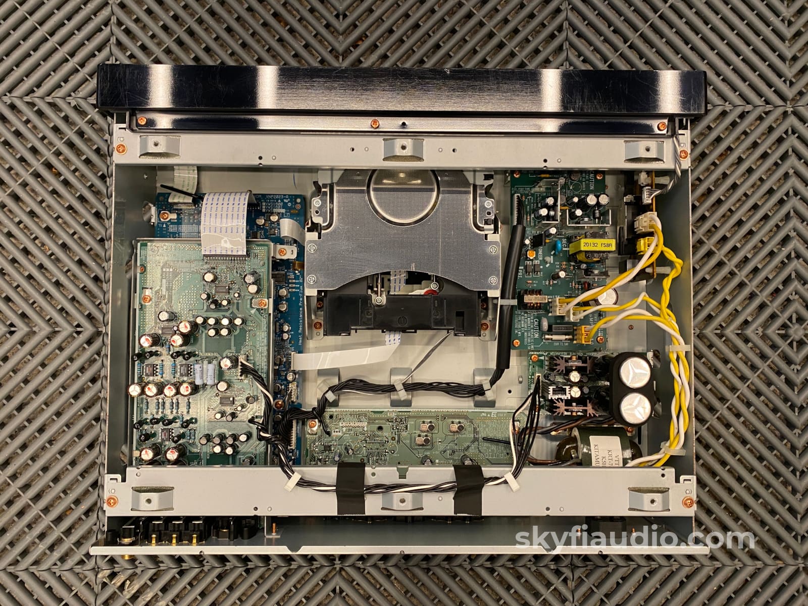 Pioneer Dv79Avi Multi-Format Playback Dvd Player With Video / Audio Sacd Mp3 Cd + Digital