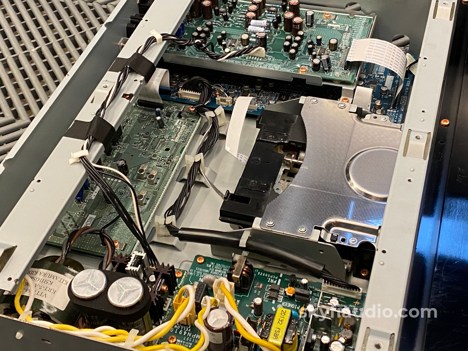 Pioneer Dv79Avi Multi-Format Playback Dvd Player With Video / Audio Sacd Mp3 Cd + Digital