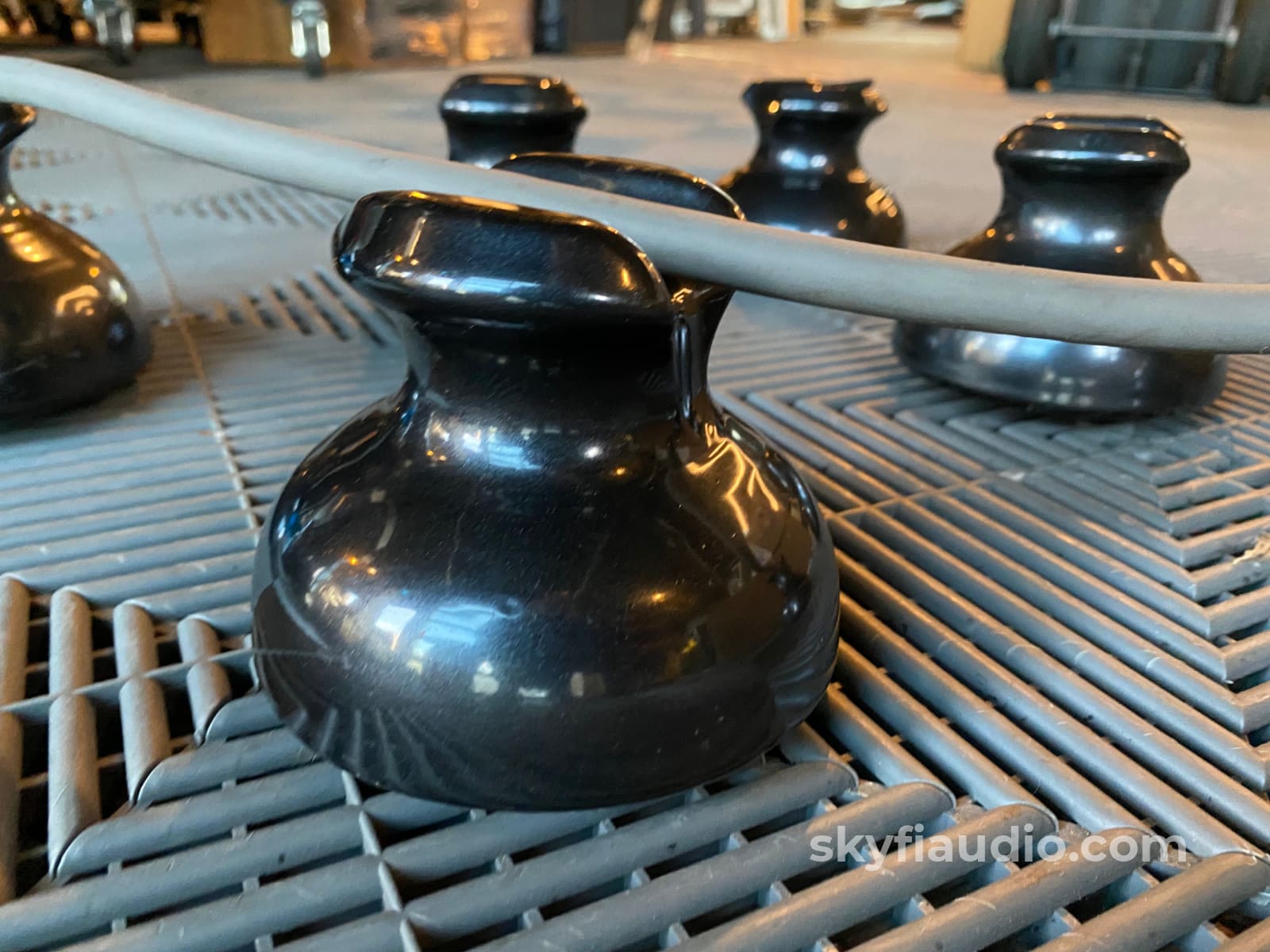 Polycrystal Resonance Technology Cable Stands (6 Pieces) *New Price Accessory