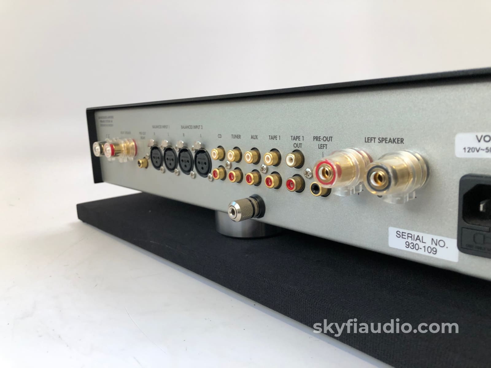 Primare I30 Integrated Solid State Amplifier With Remote