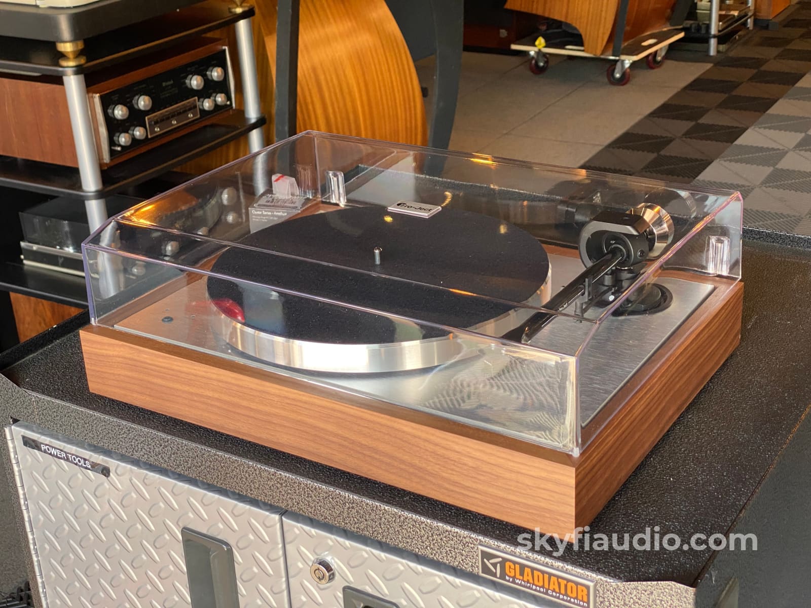 Pro-Ject The Classic Evo Turntable W/Sumiko Amethyst - New