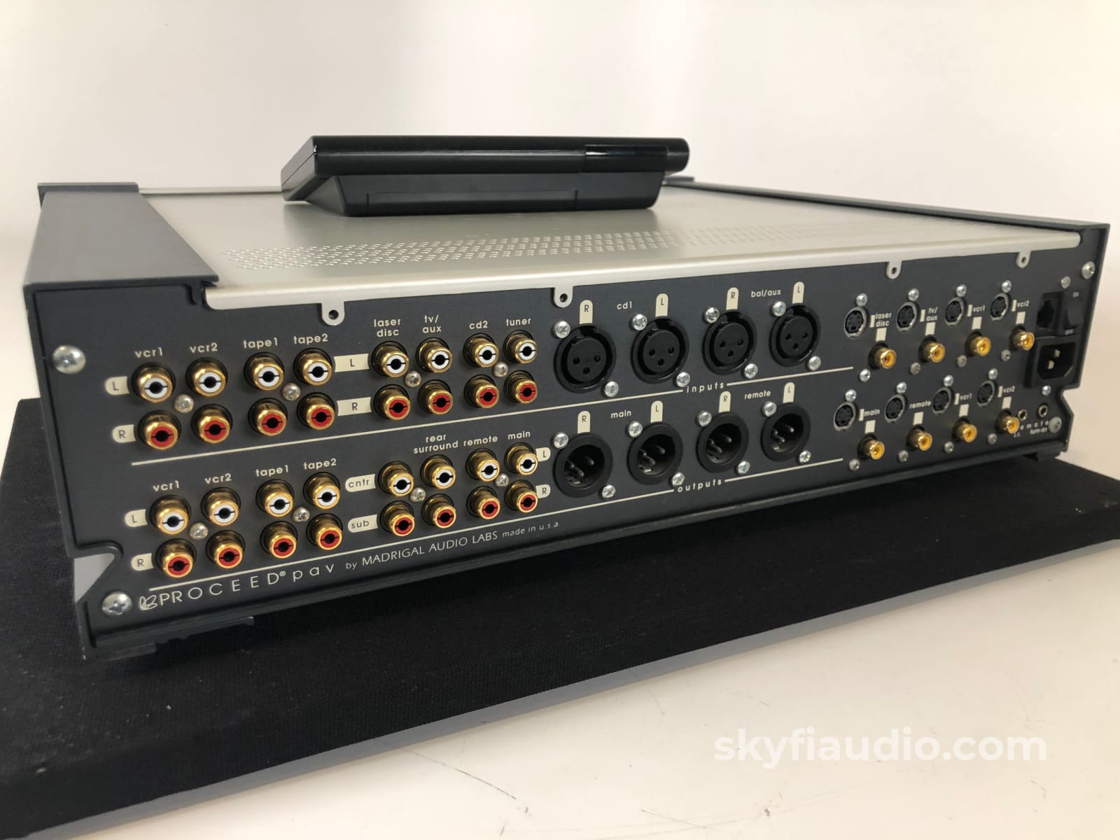 Proceed By Mark Levinson Pav Theater Processor / Stereo Preamp Preamplifier