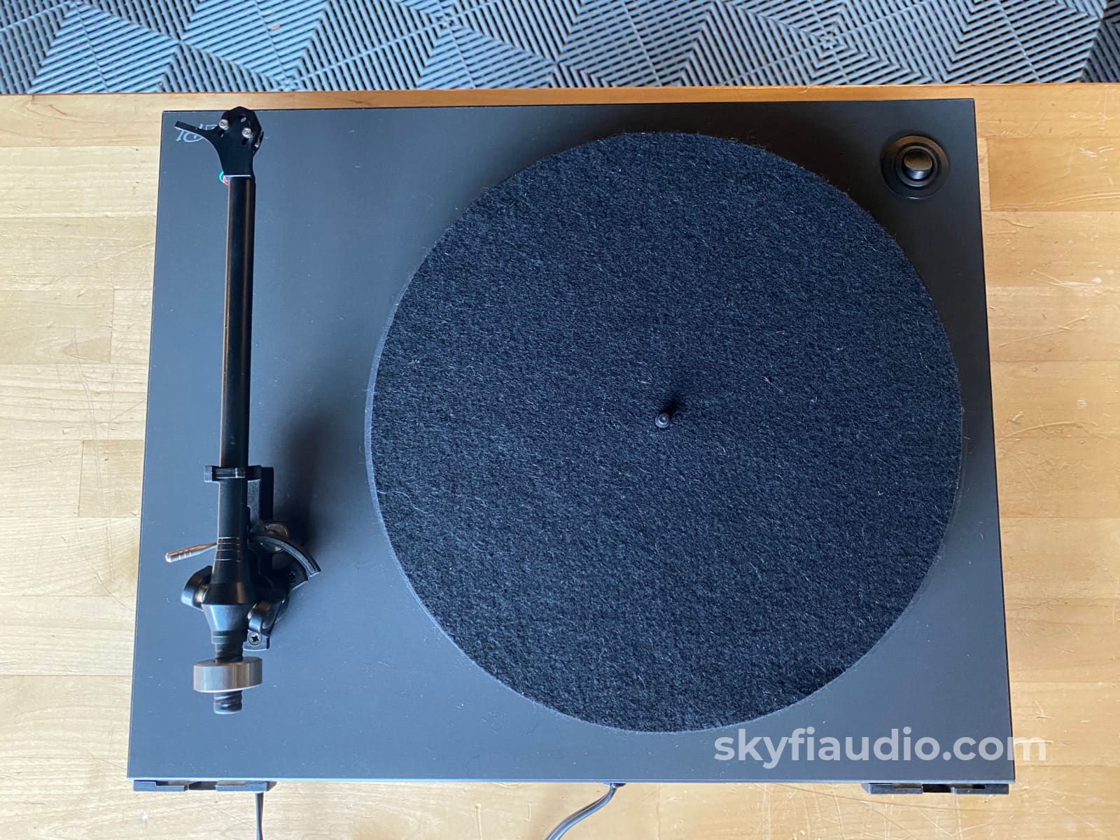 Rega Planar 1 (P1) Turntable Fitted With Ortofon Cartridge