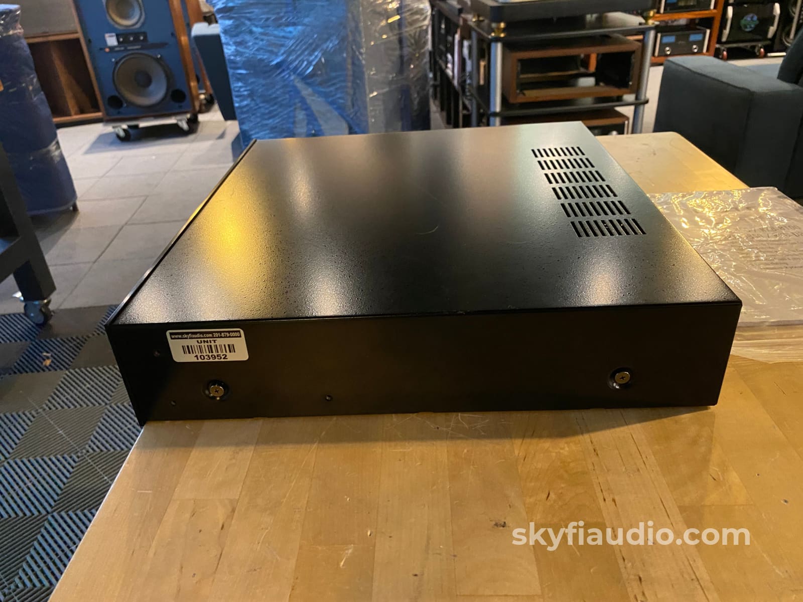 Rotel Rkb-8100 - 8X100 Channel Theater Or Multi Room Amplifier