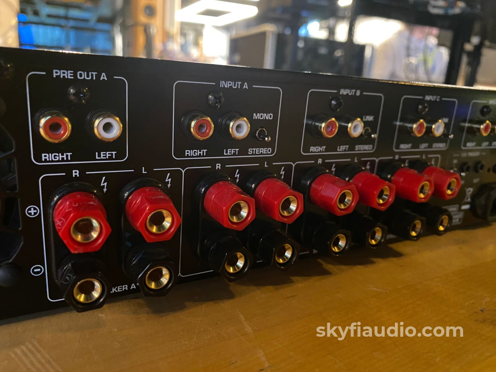 Rotel Rkb-8100 - 8X100 Channel Theater Or Multi Room Amplifier