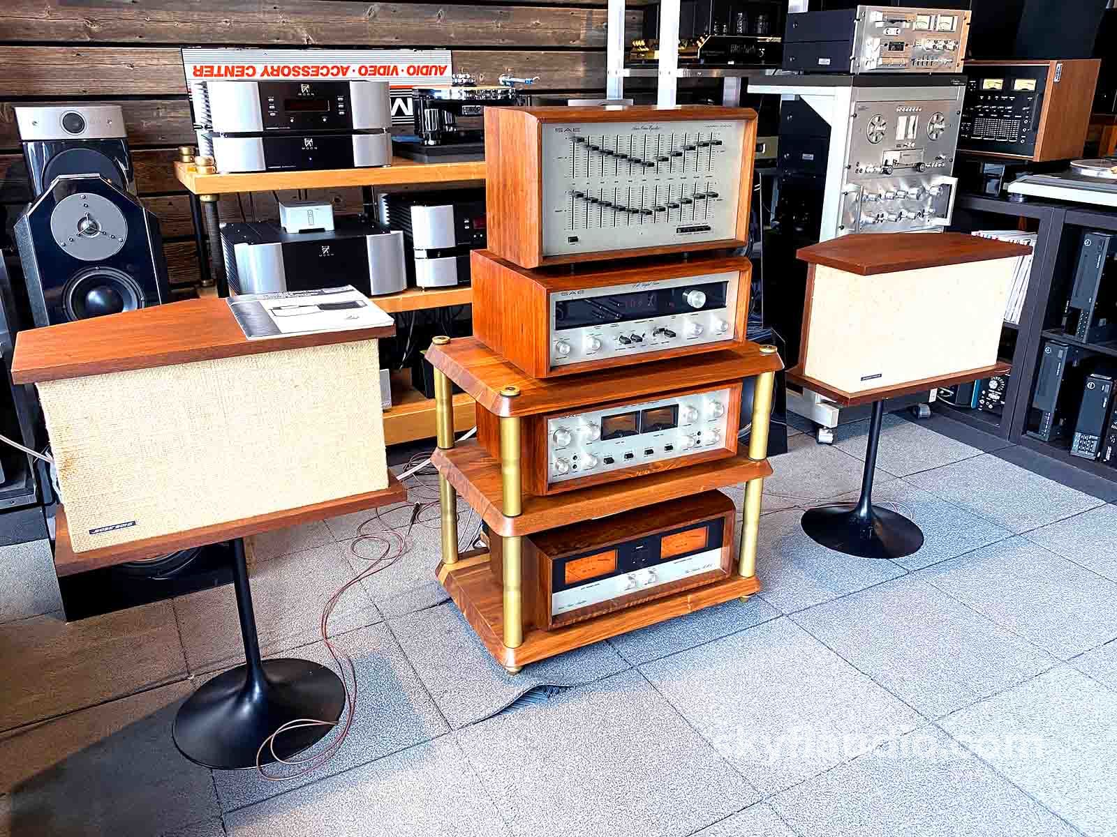 Sae 4 Piece Vintage System In Wood Cabinets - Wow!