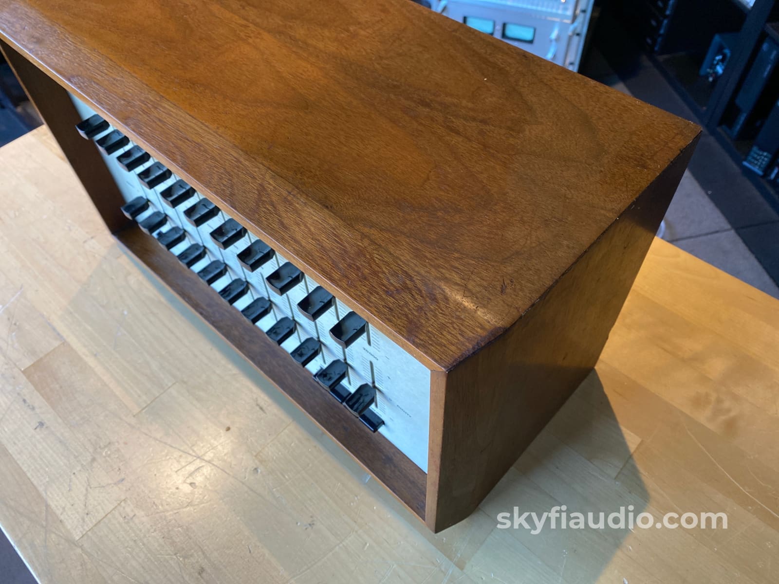 Sae 4 Piece Vintage System In Wood Cabinets - Wow!