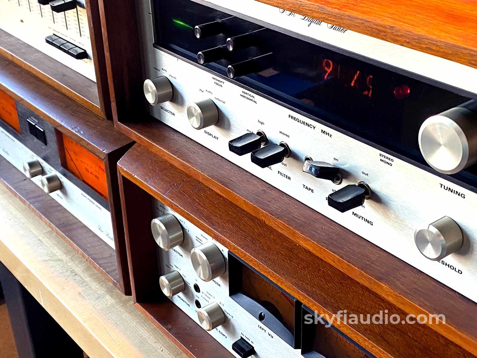 Sae 4 Piece Vintage System In Wood Cabinets - Wow!