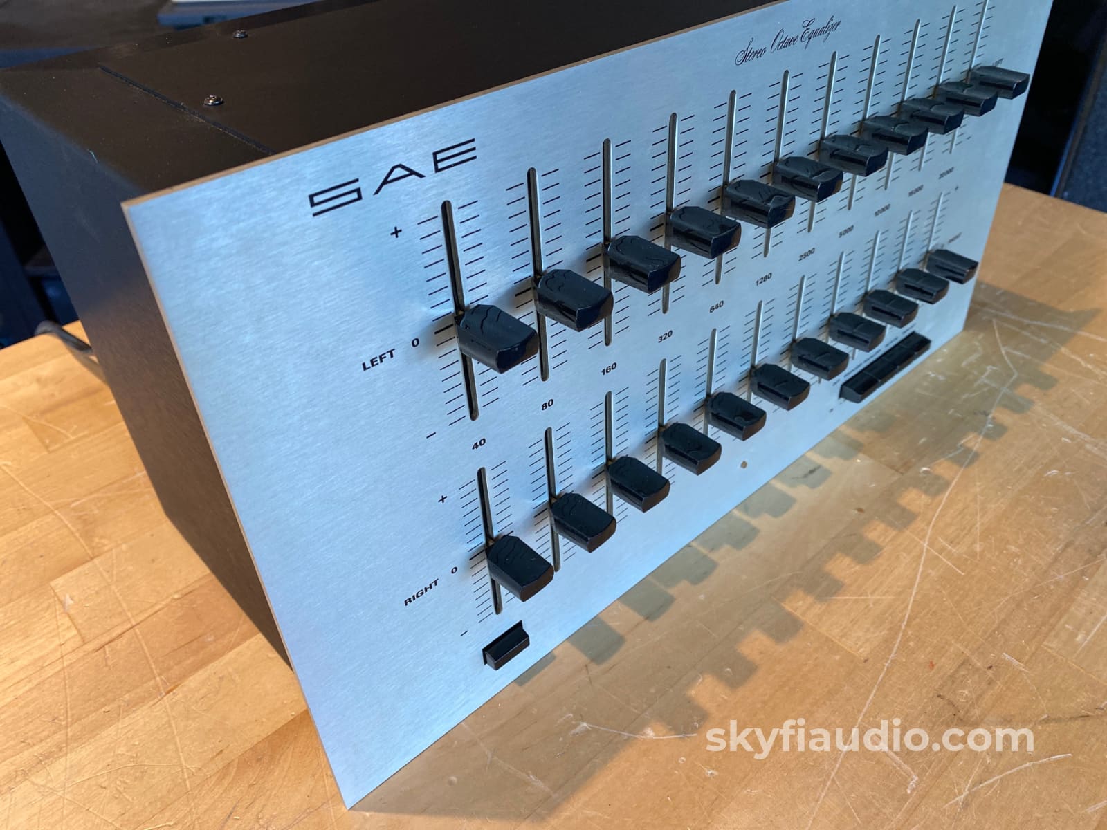 Sae 4 Piece Vintage System In Wood Cabinets - Wow!