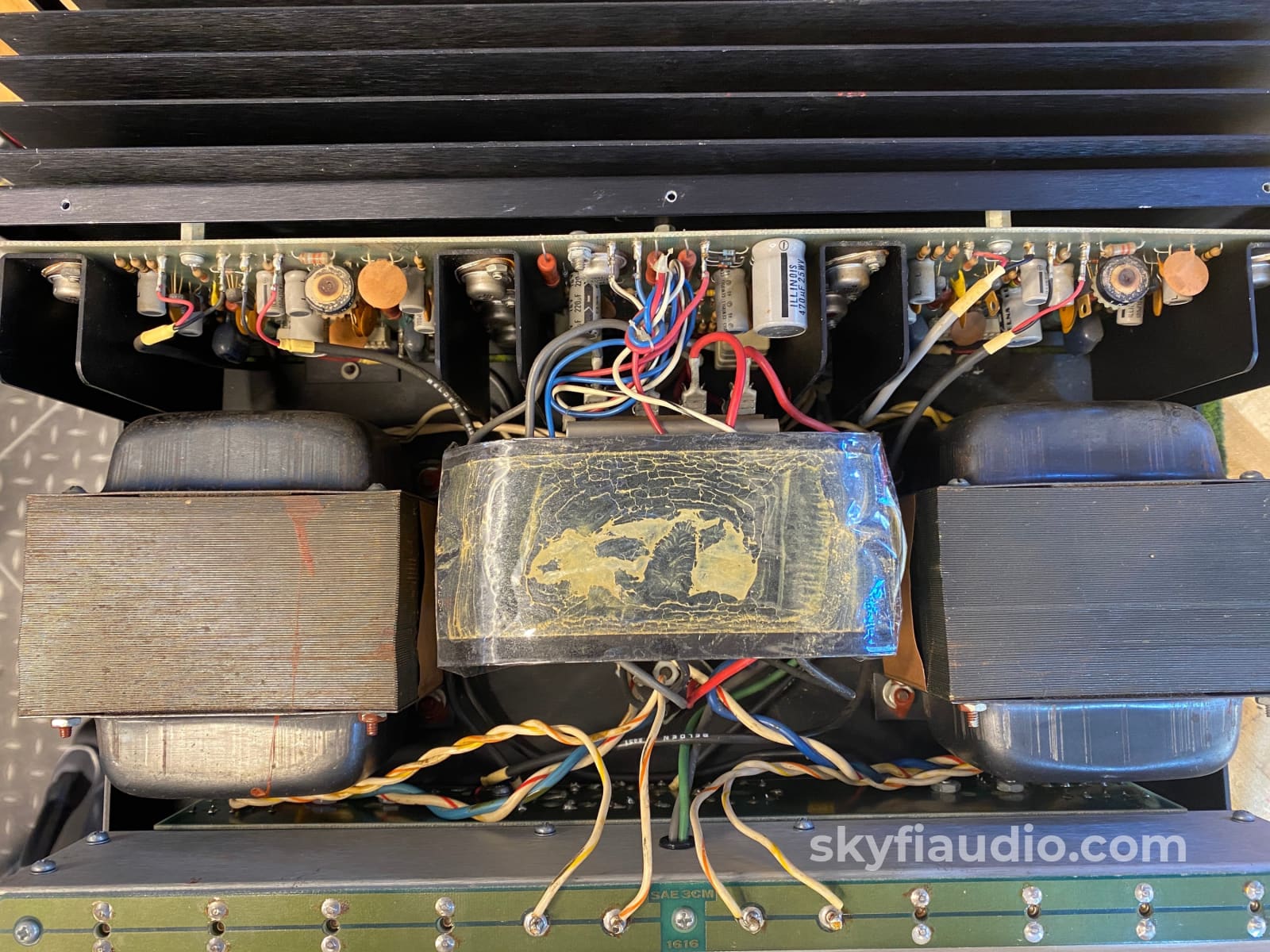 Sae 4 Piece Vintage System In Wood Cabinets - Wow!