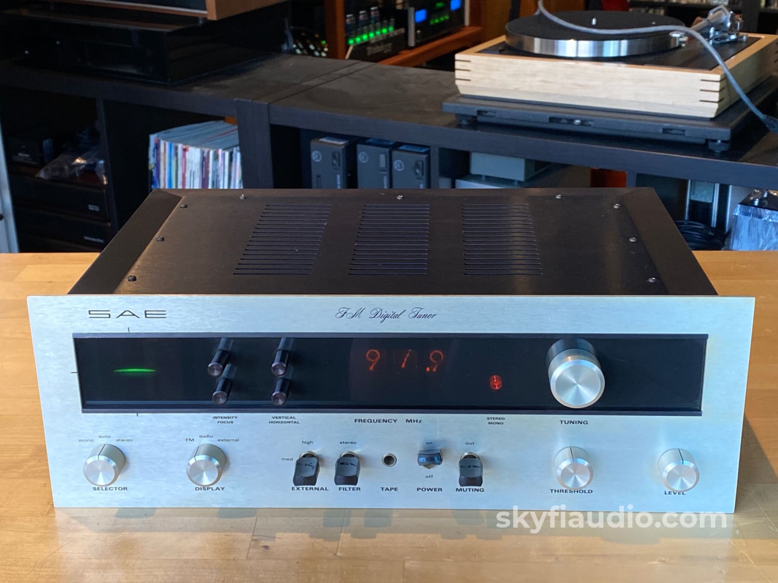 Sae 4 Piece Vintage System In Wood Cabinets - Wow!