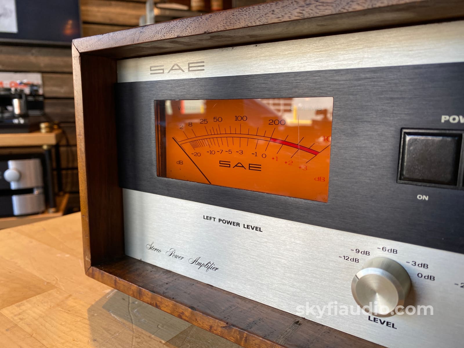 Sae 4 Piece Vintage System In Wood Cabinets - Wow!