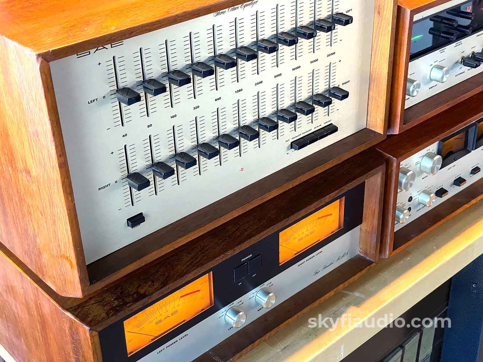 Sae 4 Piece Vintage System In Wood Cabinets - Wow!