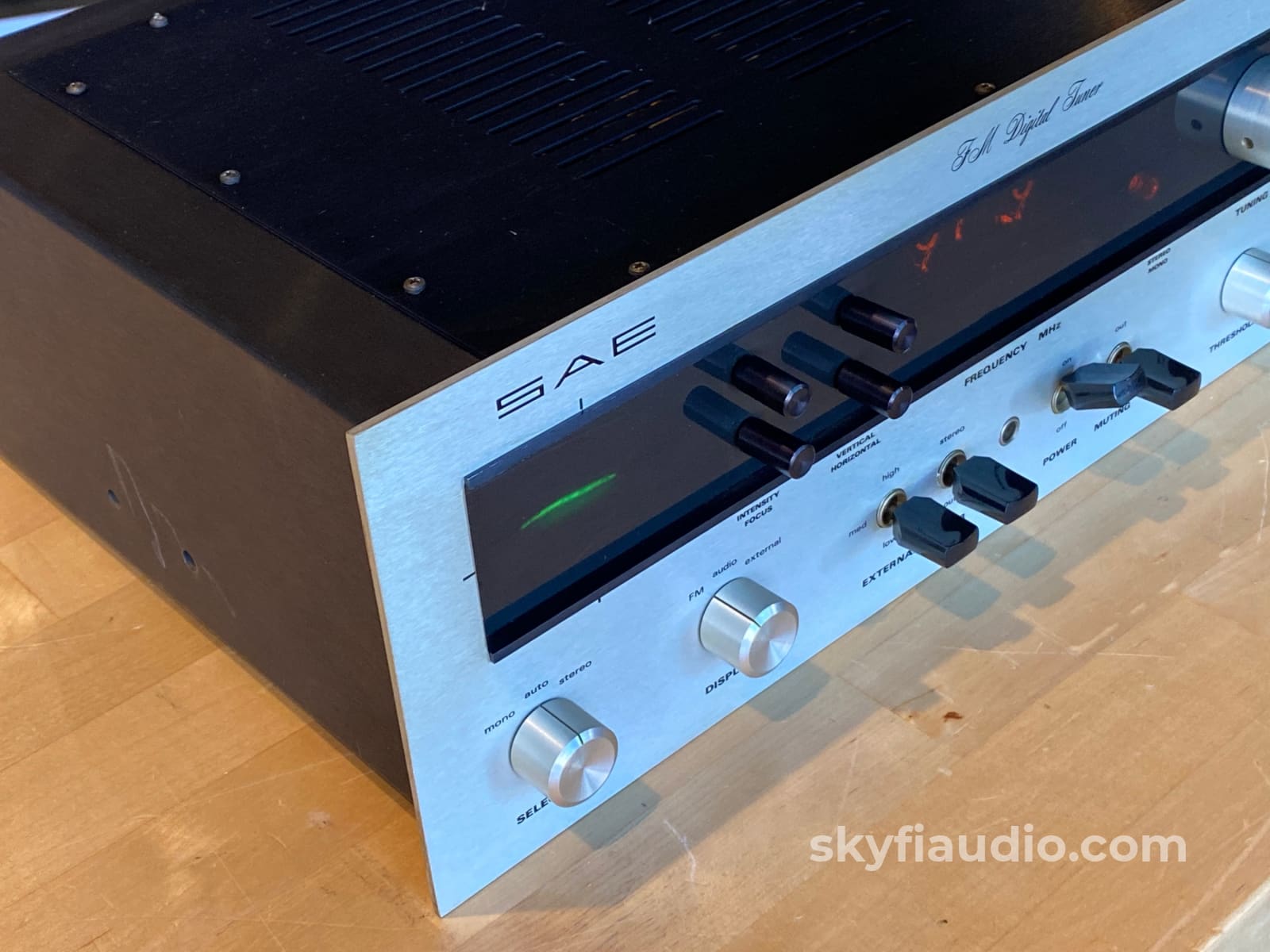 Sae 4 Piece Vintage System In Wood Cabinets - Wow!