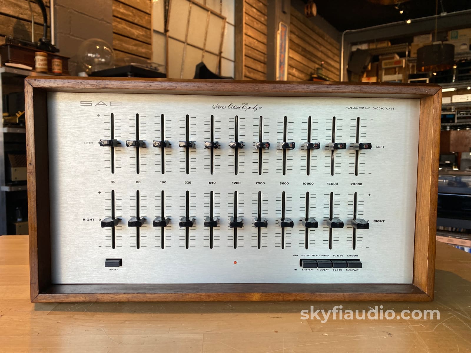 Sae 4 Piece Vintage System In Wood Cabinets - Wow!