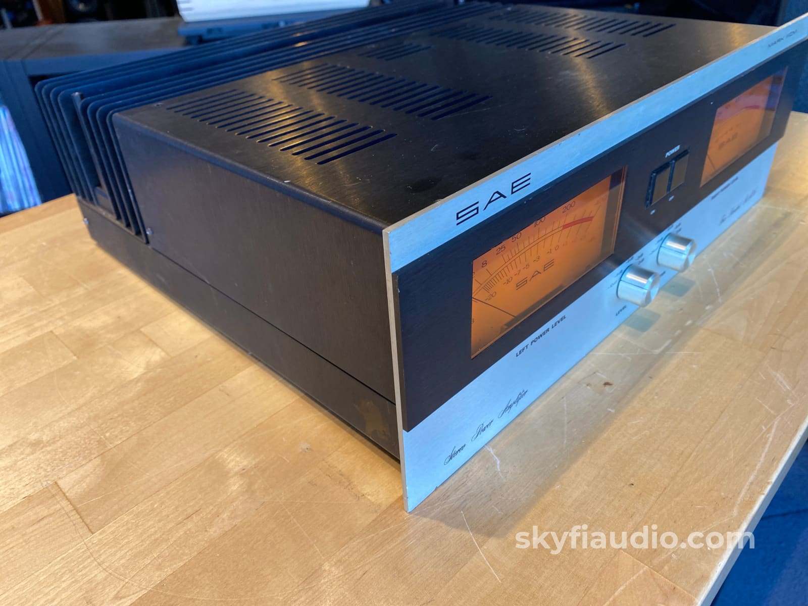 Sae 4 Piece Vintage System In Wood Cabinets - Wow!