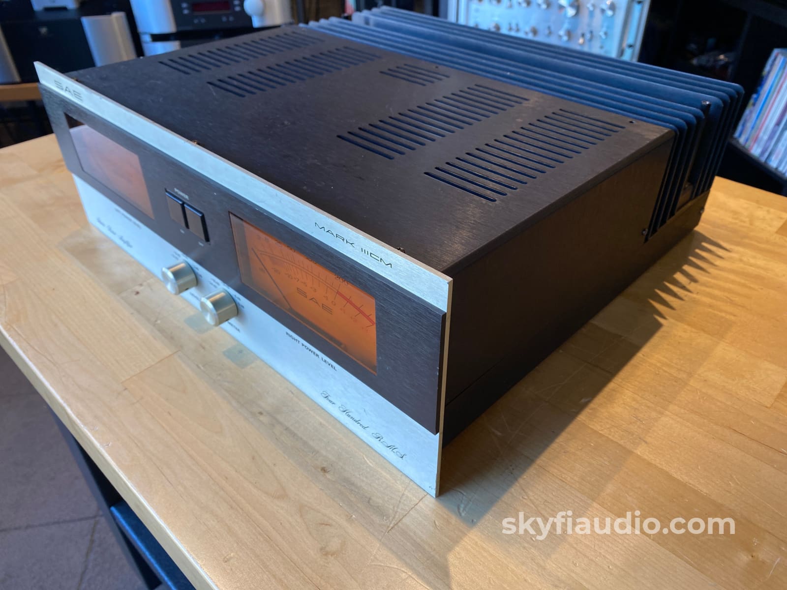 Sae 4 Piece Vintage System In Wood Cabinets - Wow!