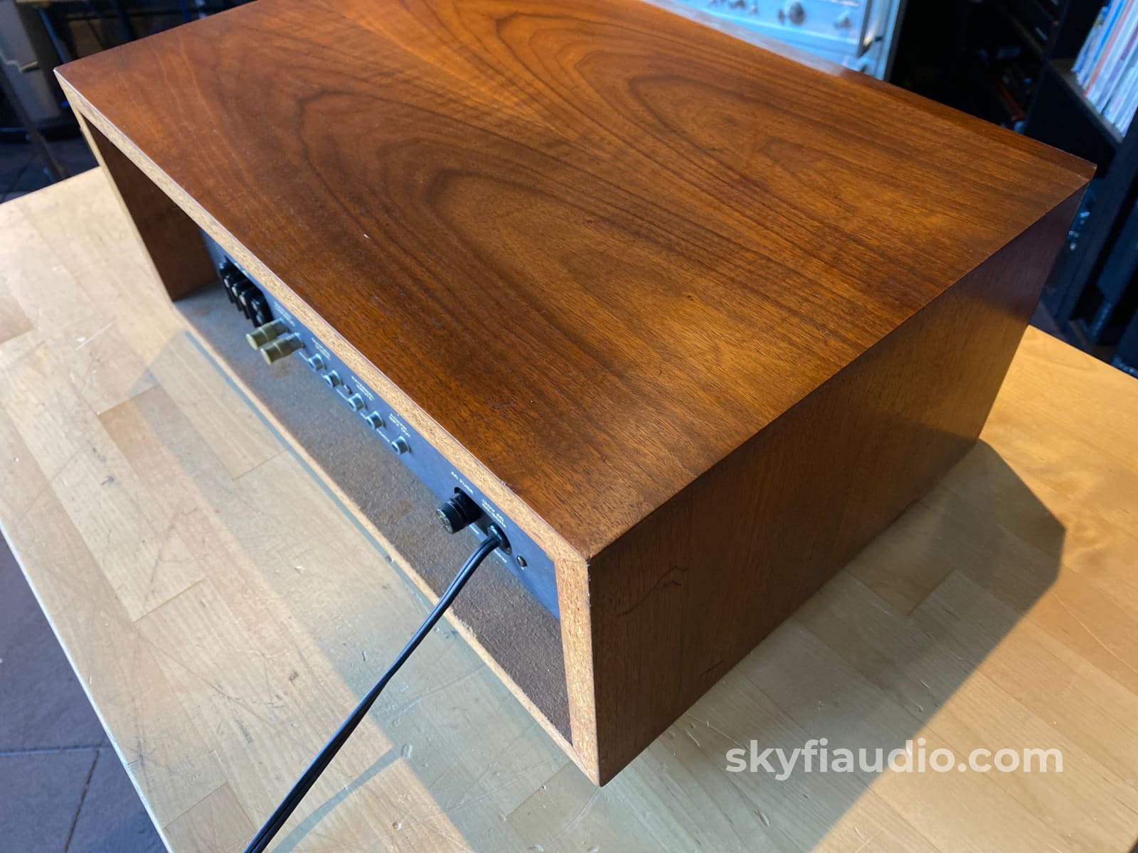 Sae 4 Piece Vintage System In Wood Cabinets - Wow!