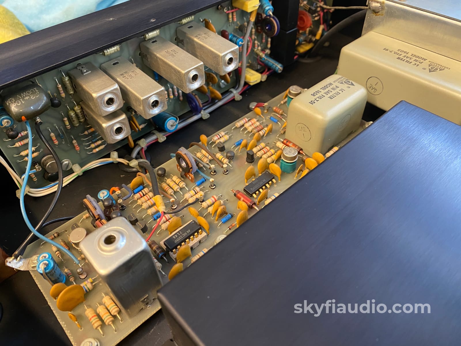 Sae 4 Piece Vintage System In Wood Cabinets - Wow!