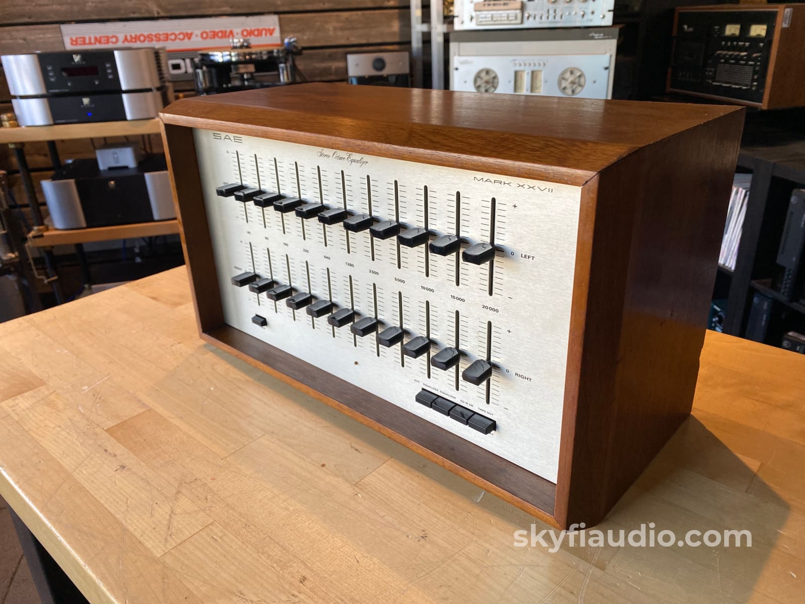 Sae 4 Piece Vintage System In Wood Cabinets - Wow!