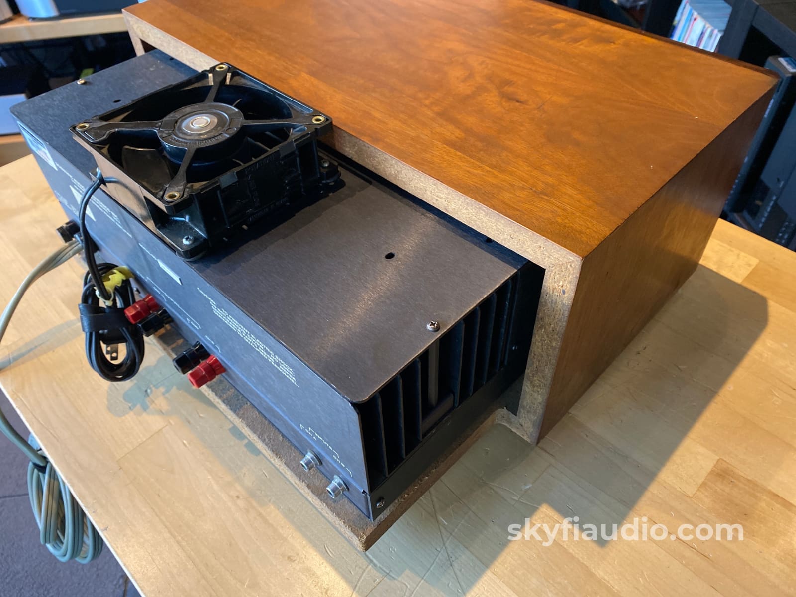 Sae 4 Piece Vintage System In Wood Cabinets - Wow!