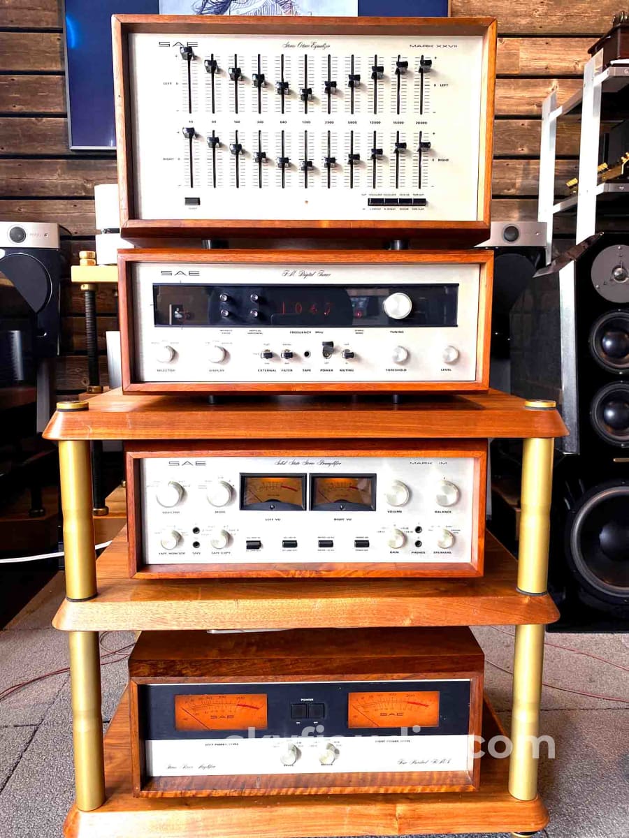 Sae 4 Piece Vintage System In Wood Cabinets - Wow!