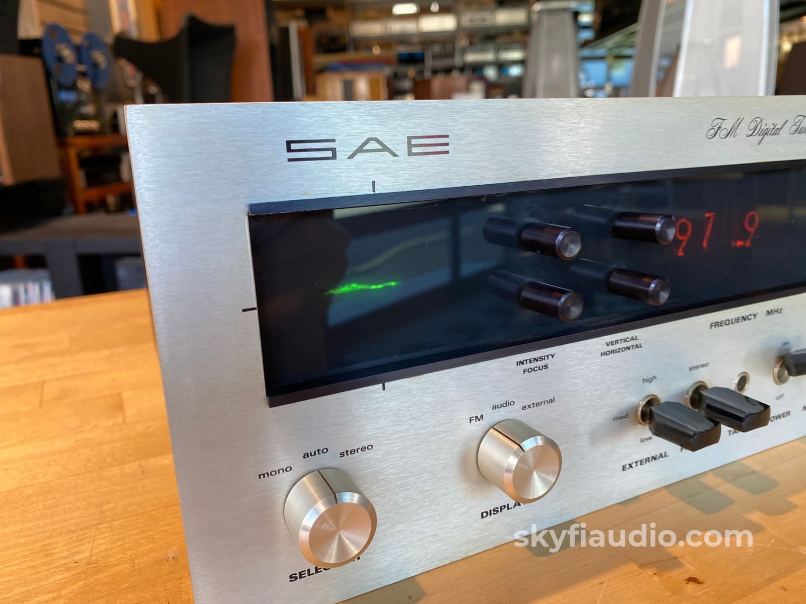 Sae 4 Piece Vintage System In Wood Cabinets - Wow!