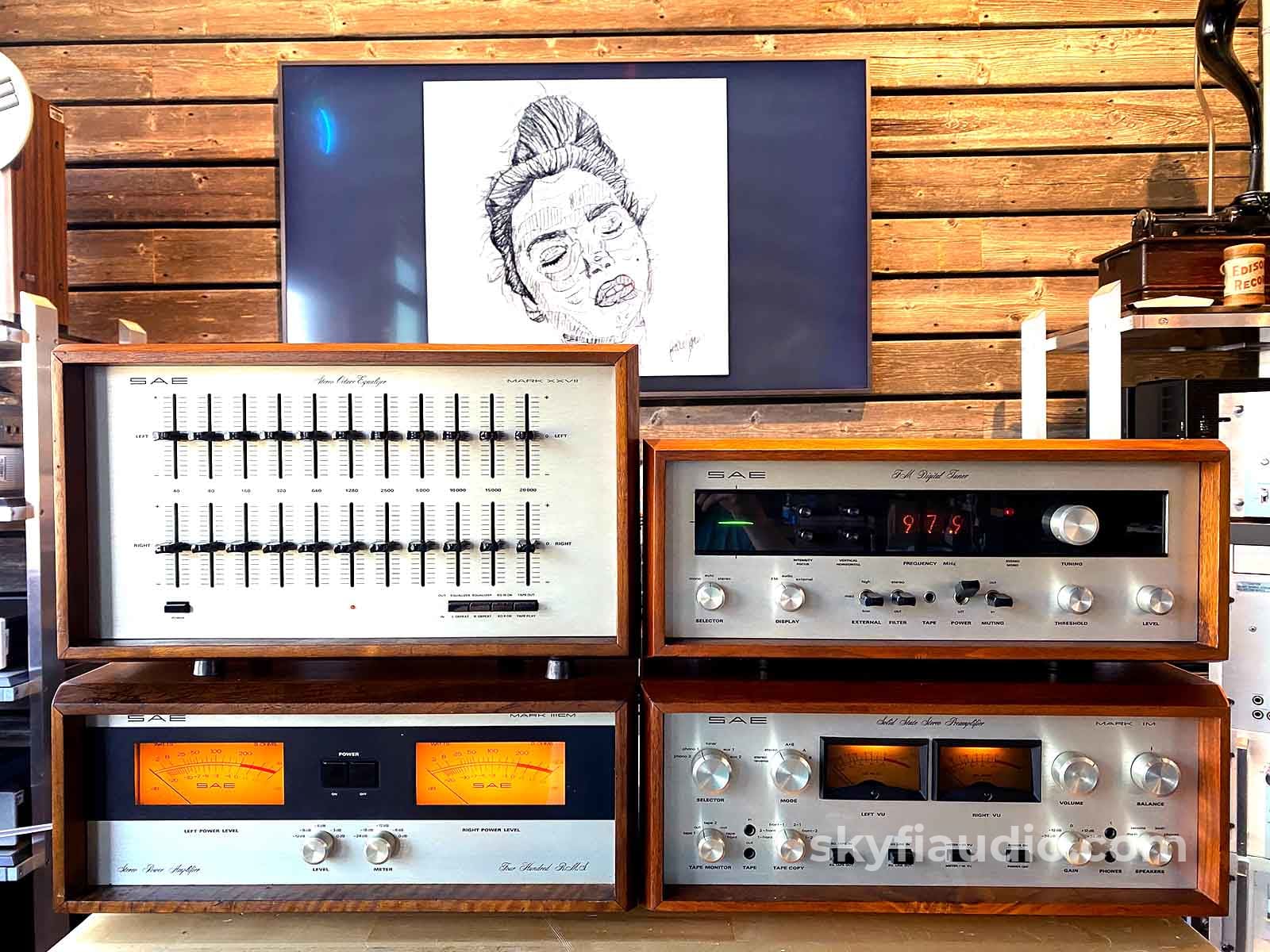 Sae 4 Piece Vintage System In Wood Cabinets - Wow!