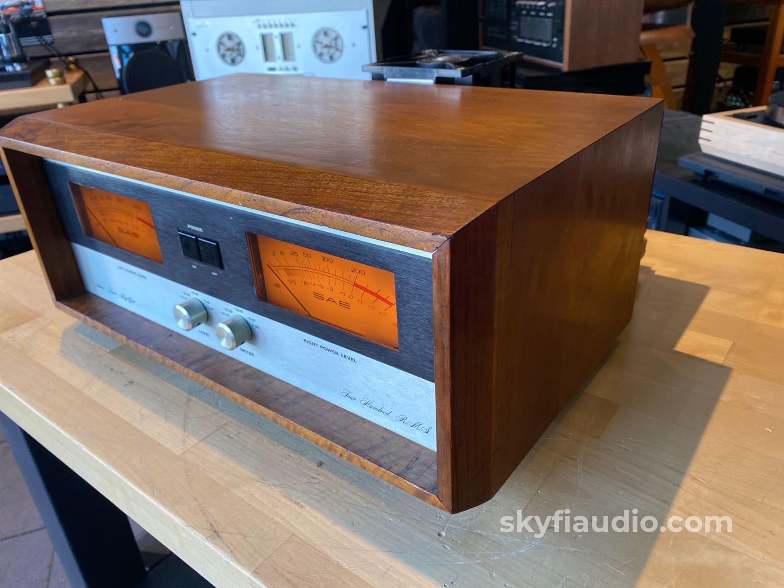 Sae 4 Piece Vintage System In Wood Cabinets - Wow!