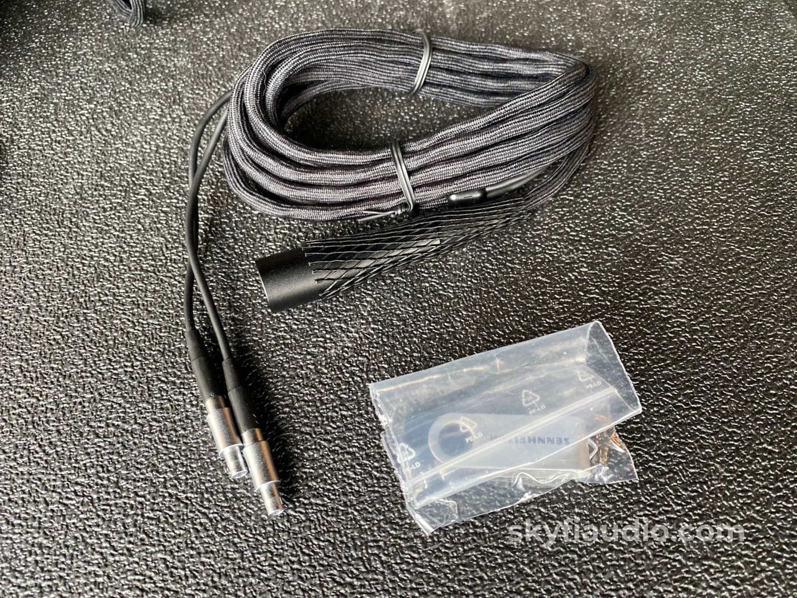 Sennheiser Hd800 Dynamic Reference Headphones - Super Clean Accessory