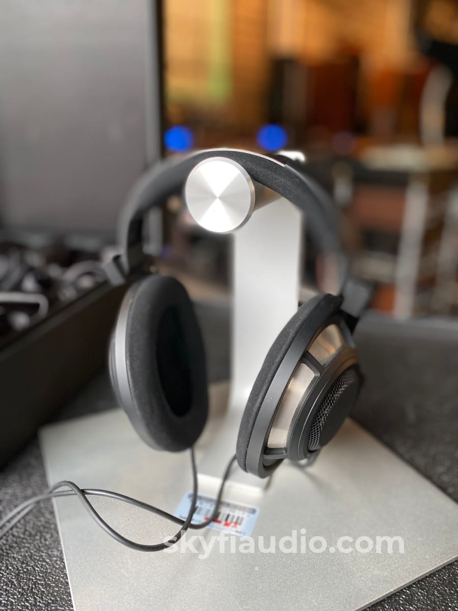 Sennheiser Hd800 Dynamic Reference Headphones - Super Clean Accessory