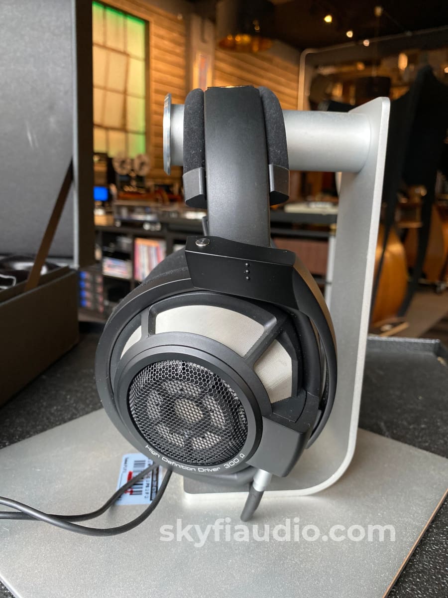 Sennheiser Hd800 Dynamic Reference Headphones - Super Clean Accessory