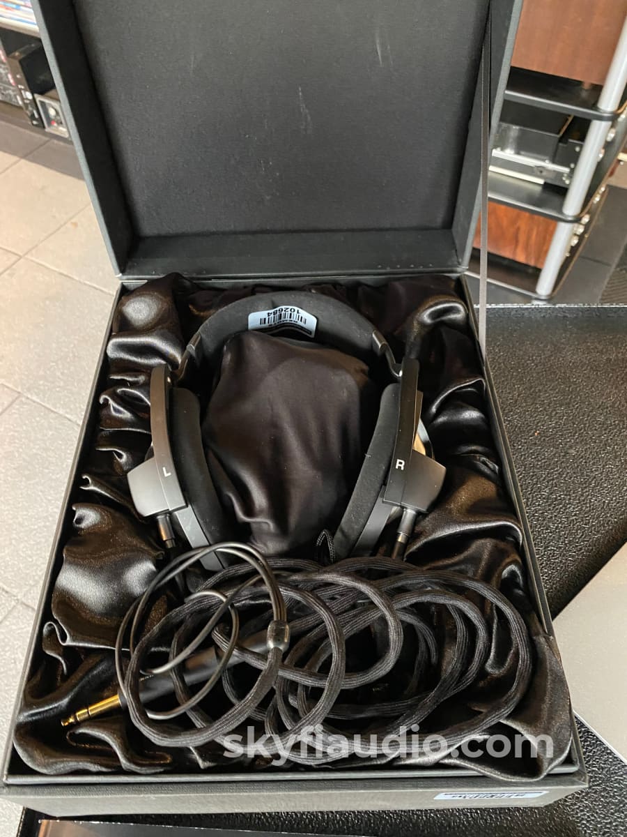 Sennheiser Hd800 Dynamic Reference Headphones - Super Clean Accessory