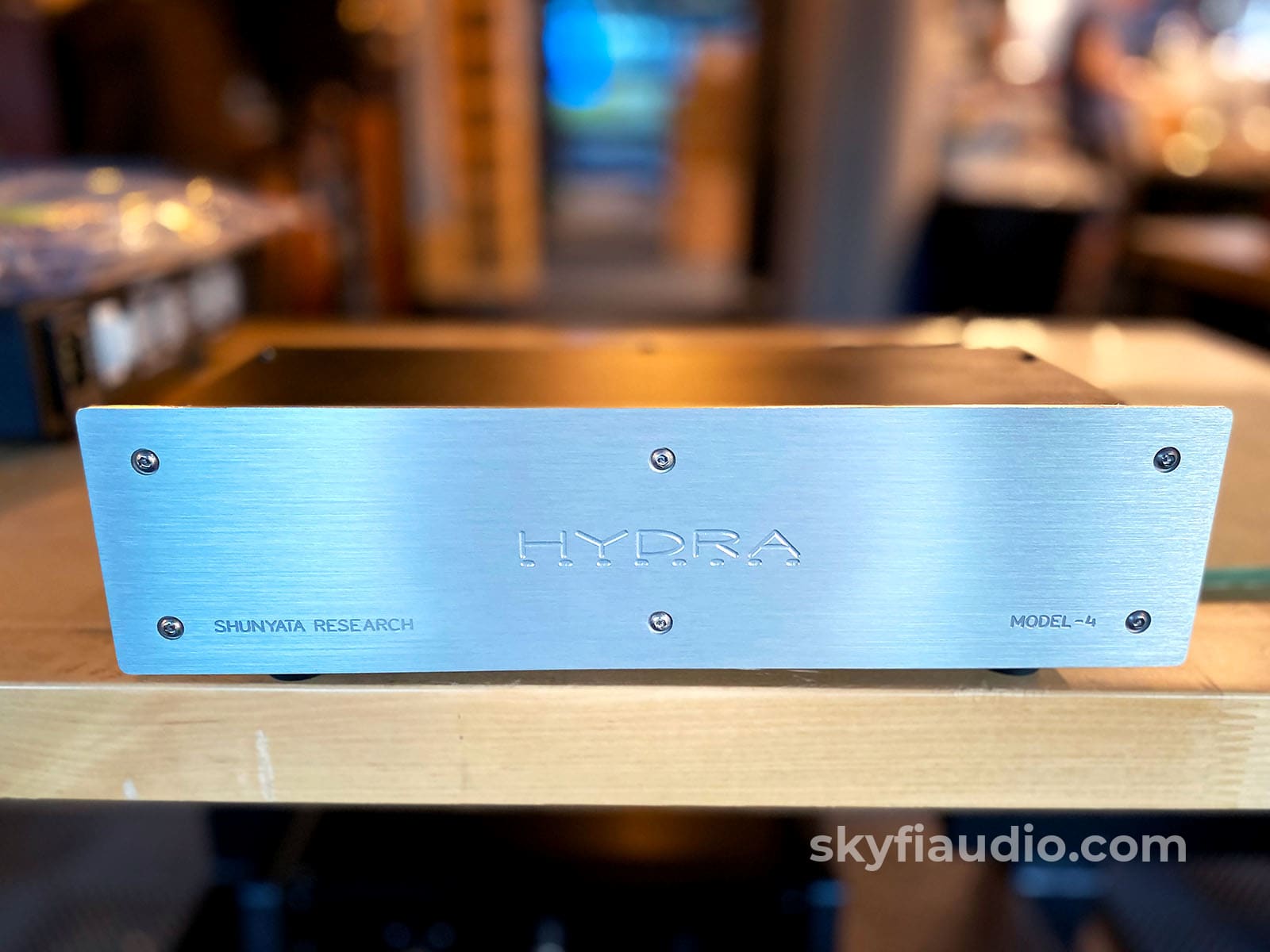 Shunyata Research Hydra Model-4 Power Conditioner W/ 6Ft Diamondback Cable