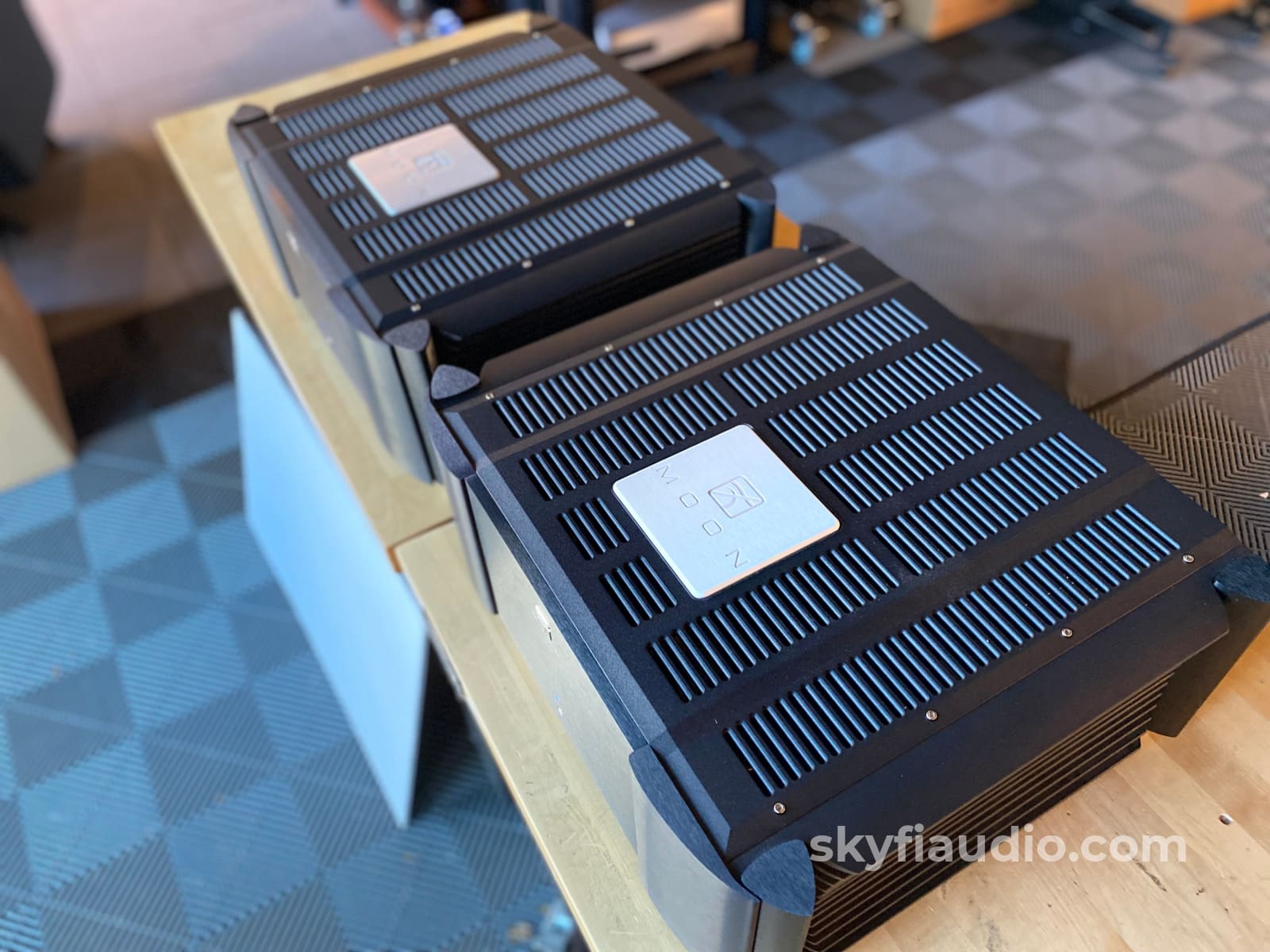 Simaudio 880M Mono Flagship Power Amplifiers - Tested At 1000W Amplifier