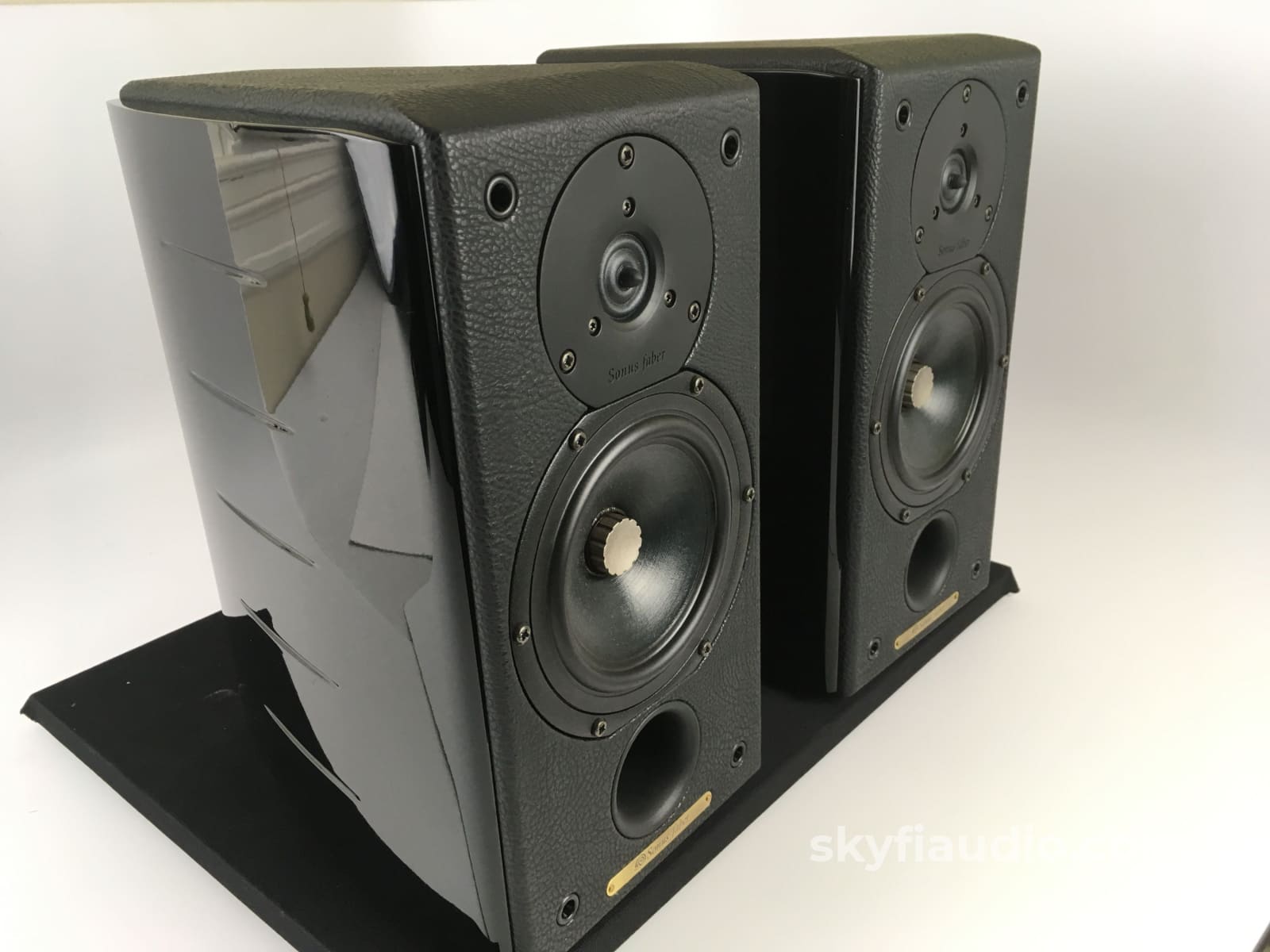 Sonus Faber Concertino Domus Speakers With Matching Stands