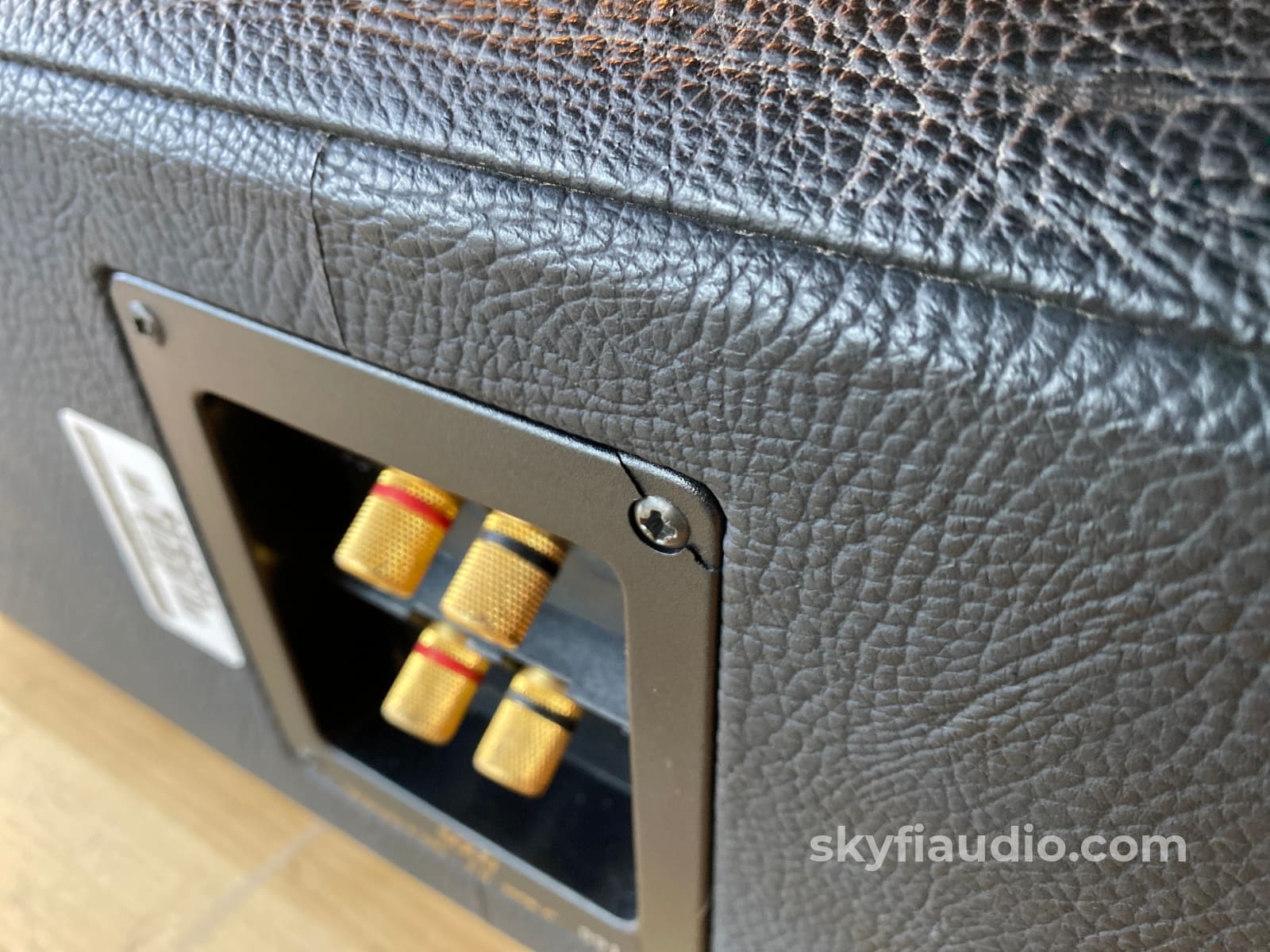 Sonus Faber Solo Center Channel Speaker W/ Tilt Stand Speakers