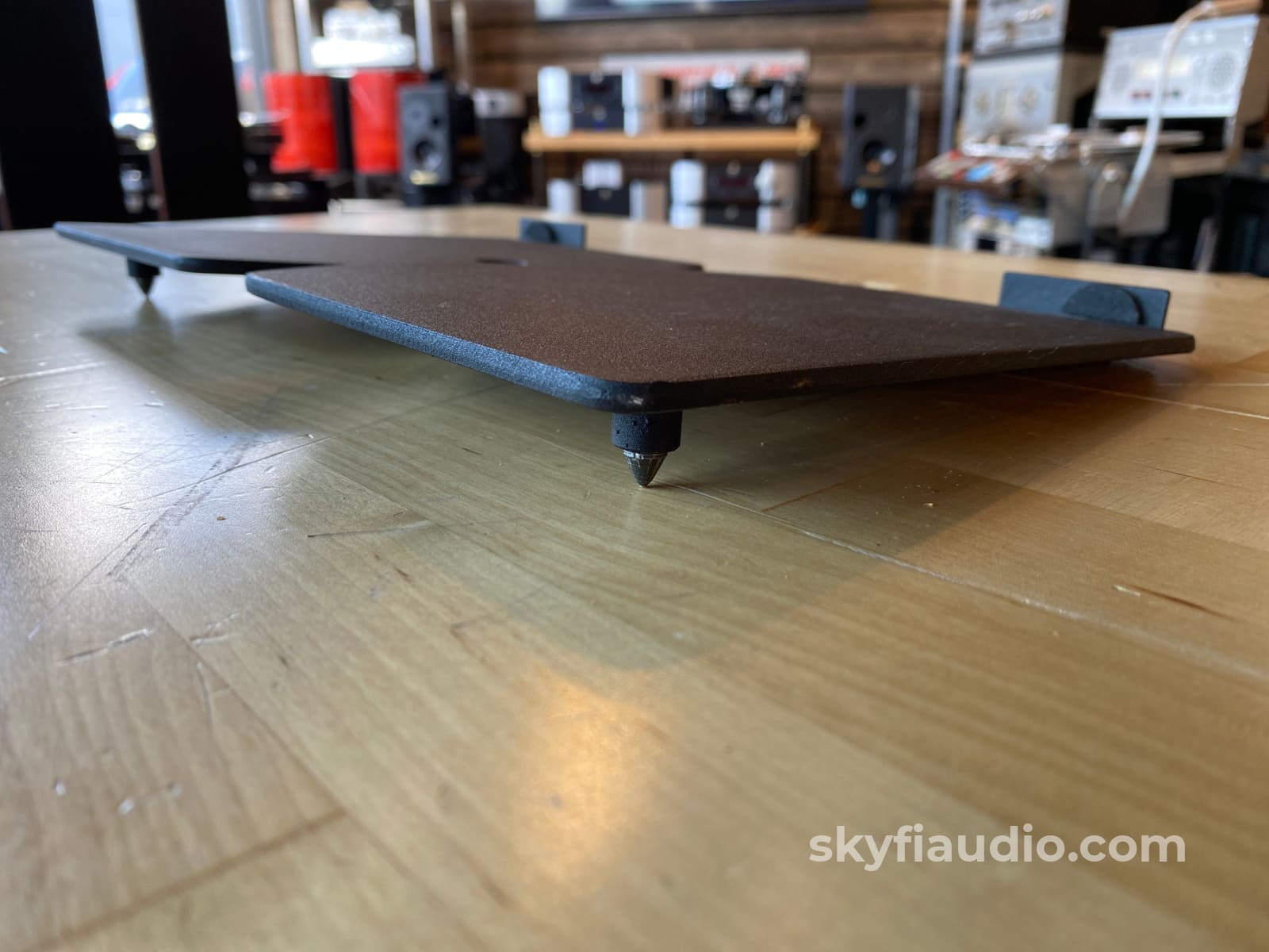 Sonus Faber Solo Center Channel Speaker W/ Tilt Stand Speakers