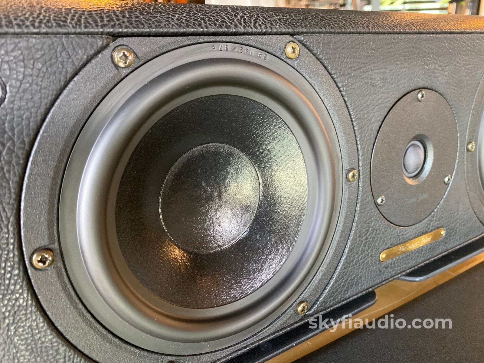 Sonus Faber Solo Center Channel Speaker W/ Tilt Stand Speakers