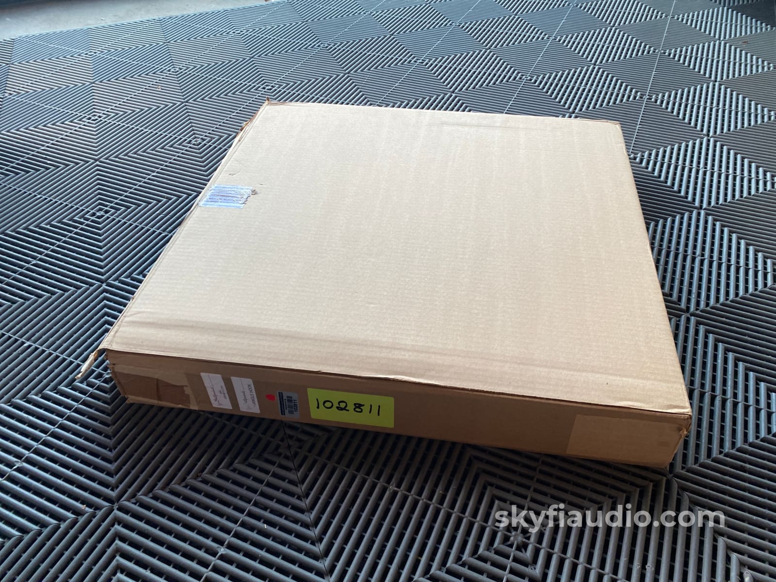 Stillpoints Aperture Acoustic Panel - Oak W/ Cream Cloth Triangle Hook (Original Version) Accessory