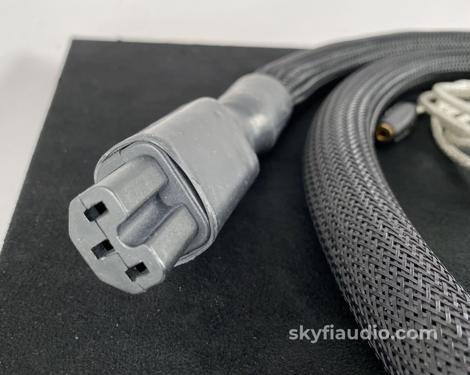 Synergistic Research - Tesla T2 Power Cable With Supply 5Ft Cables